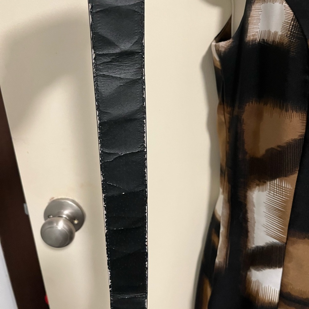 Elegant Brown and Black Sleeveless Dress - Picture 5 of 5